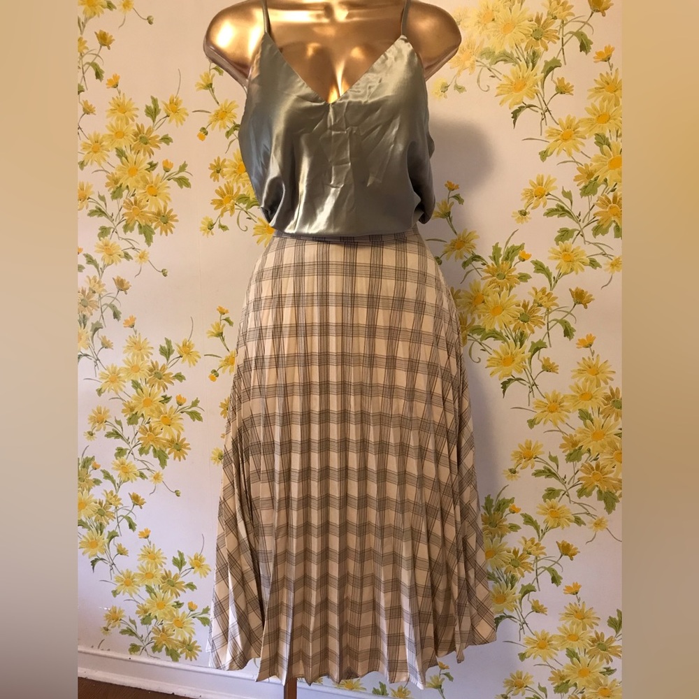 NWT Plaid pleated midi skirt size L